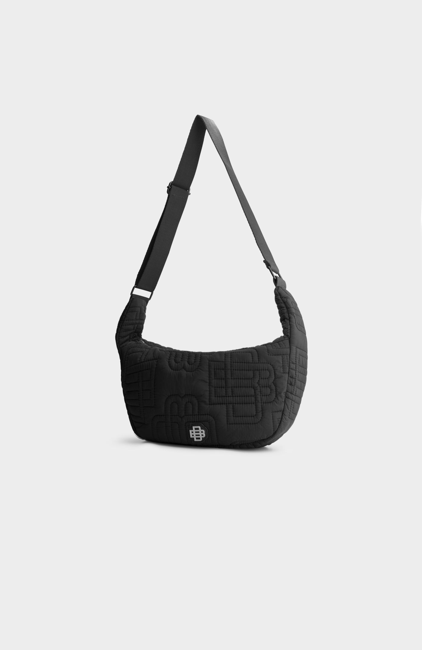 MONOGRAM QUILTED SLING BAG | Schwarz