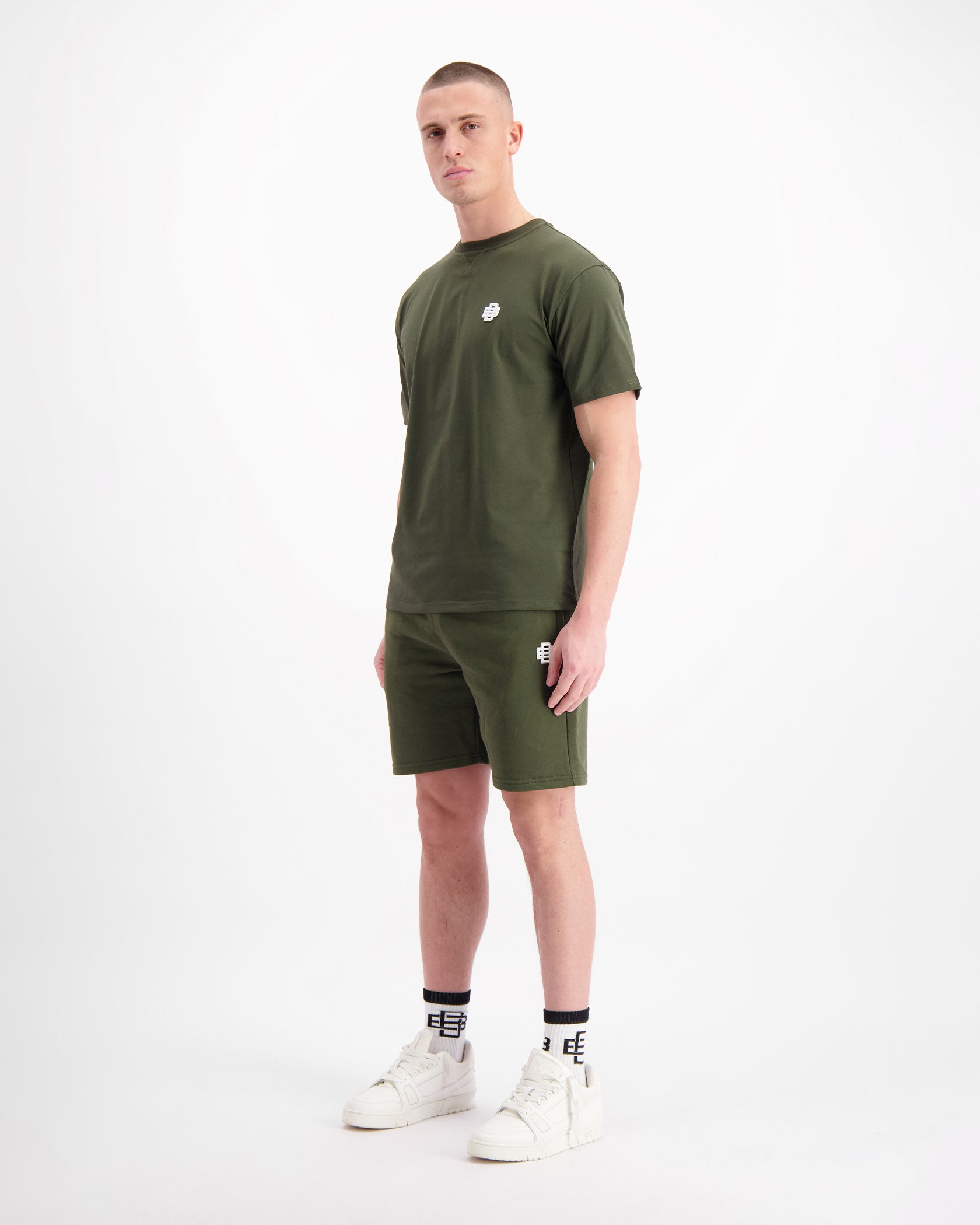 MONO RELAX SWEATSHORTS | Grün