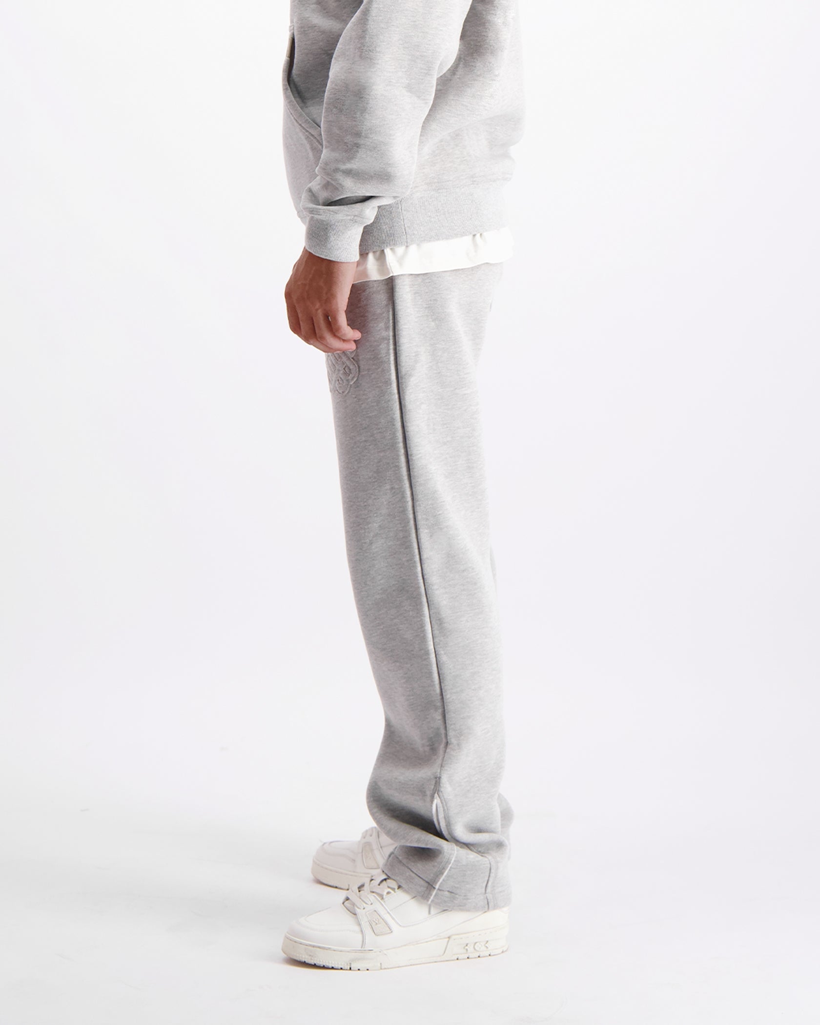 RIPPED MONOGRAM SWEATPANTS | Grau