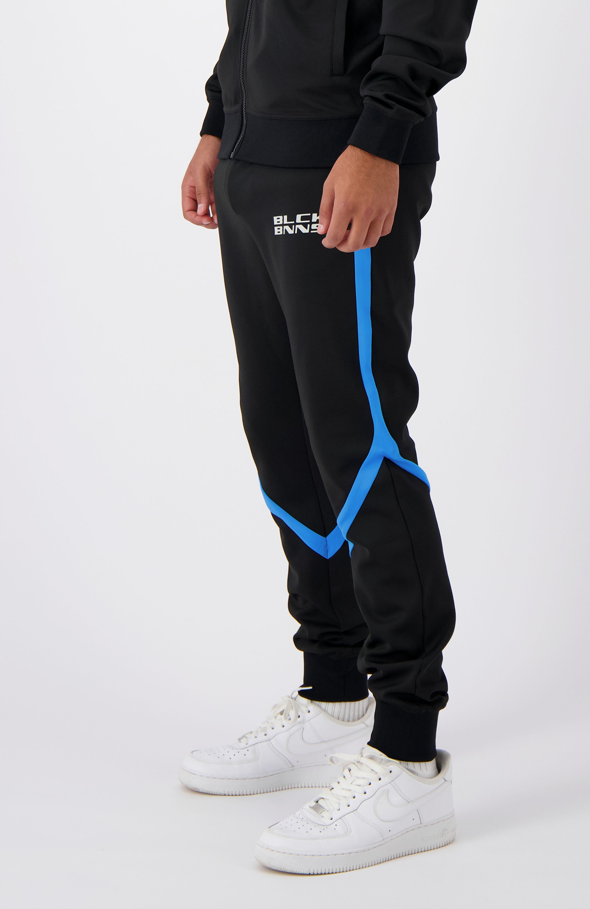 //blackbananas.com/cdn/shop/files/ALIGN_TRACKPANTS_1.224.4.06-000000-bottom-05_{width}x.jpg?v=1727084903