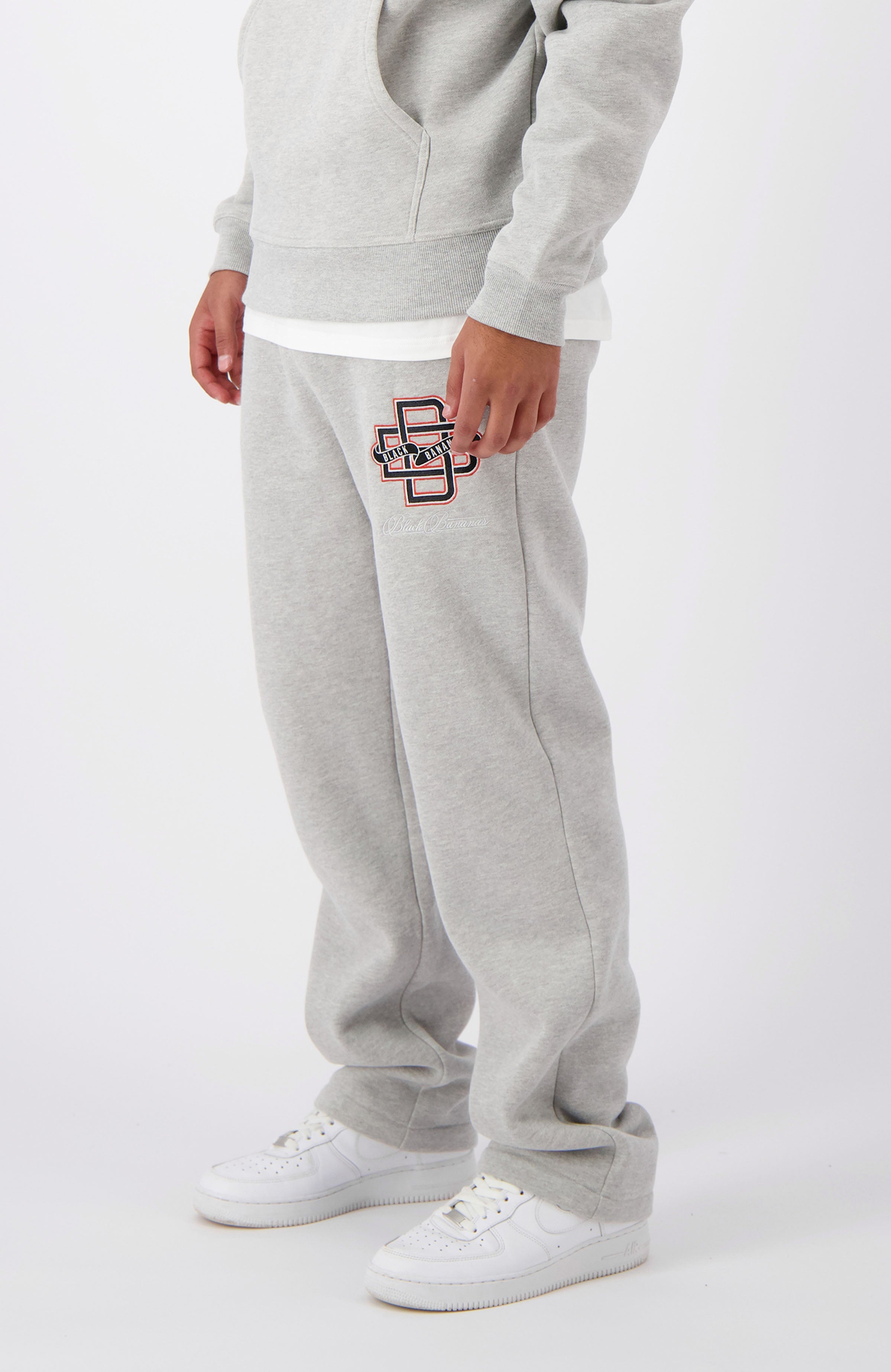 //blackbananas.com/cdn/shop/files/CITY_SWEATPANTS_-_1.224.4.07-089-bottom-men-01_{width}x.jpg?v=1727262163