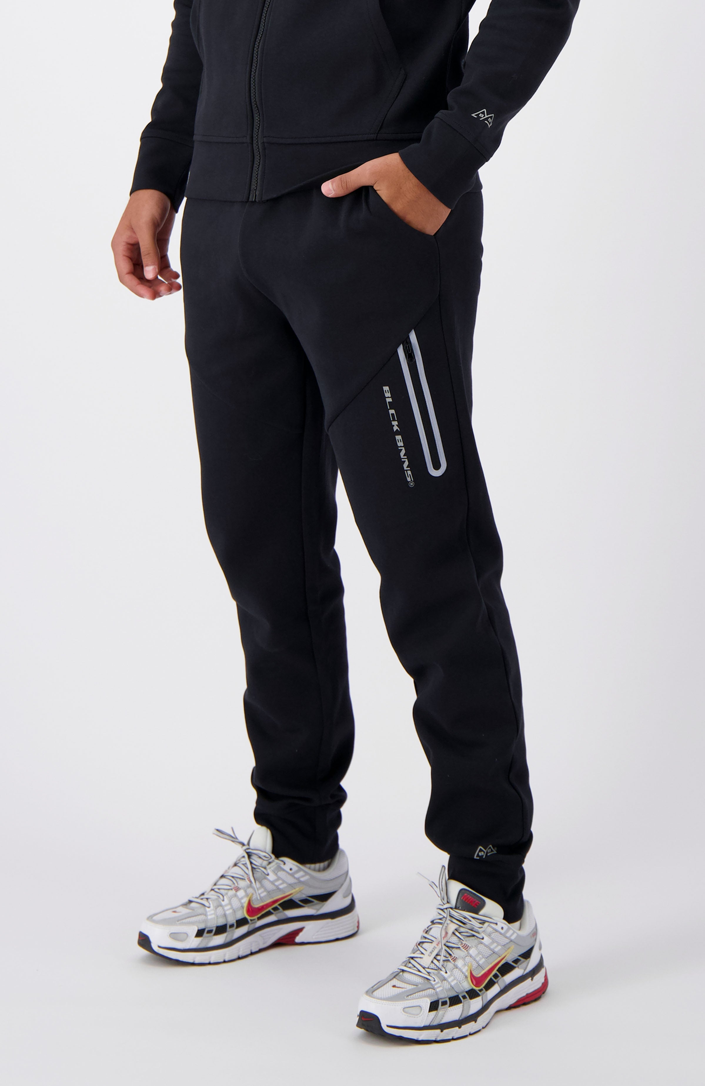 INITIAL GLOW SWEATPANTS | Schwarz