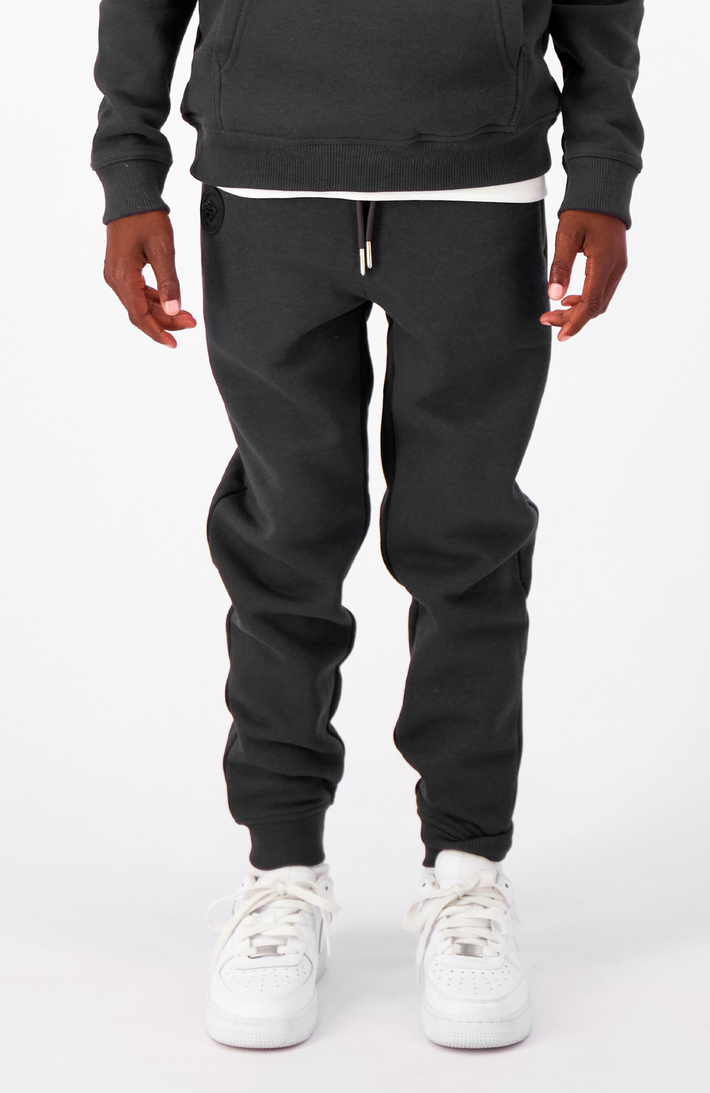 //blackbananas.com/cdn/shop/files/JRFW23.4.19_JR_ESSENTIAL_SWEATPANTS_75-3_{width}x.jpg?v=1717080435