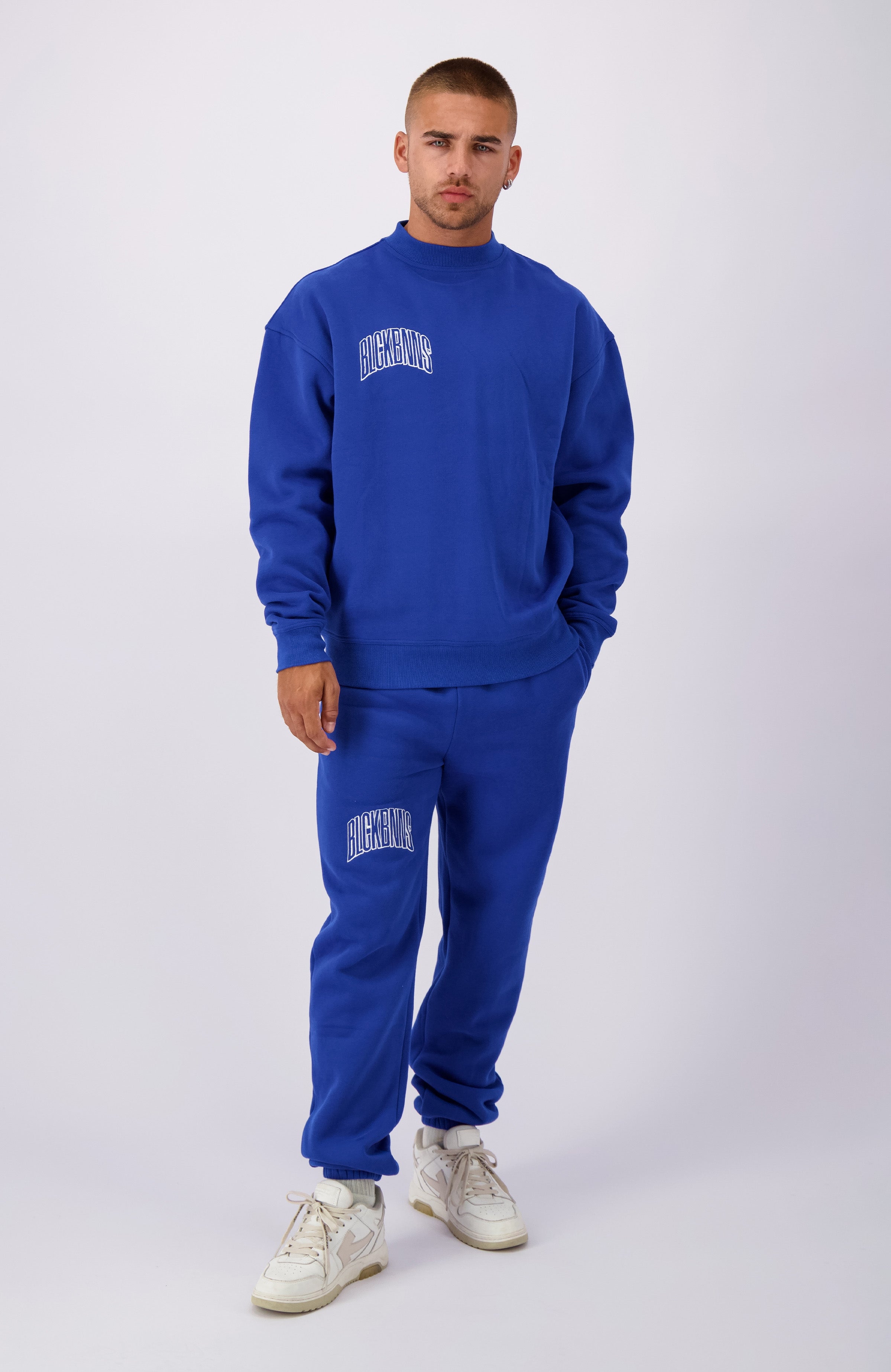 EMBROIDERED ARCH SWEATPANTS | Blau