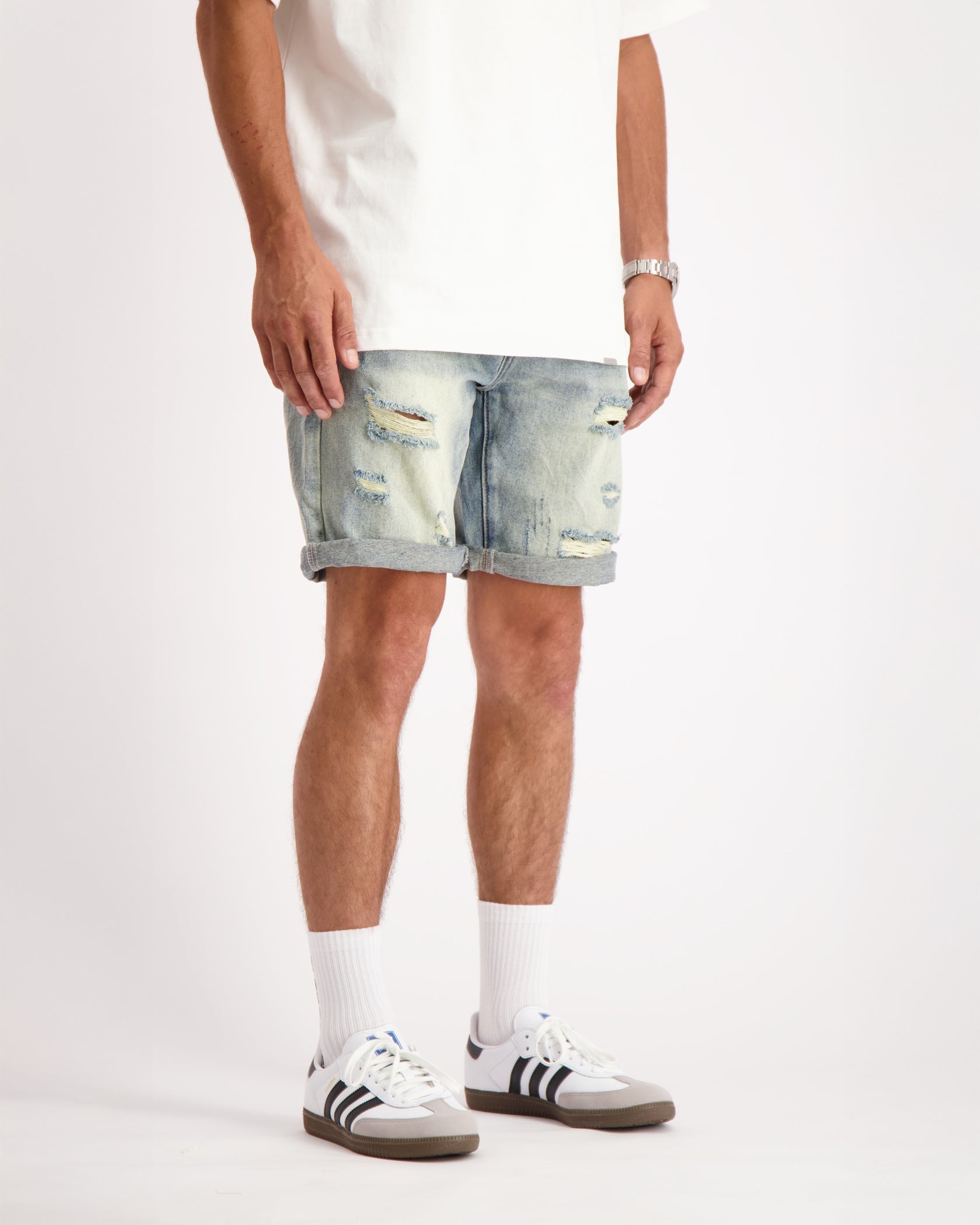 DISTRESSED DENIM SHORTS | Hellblau