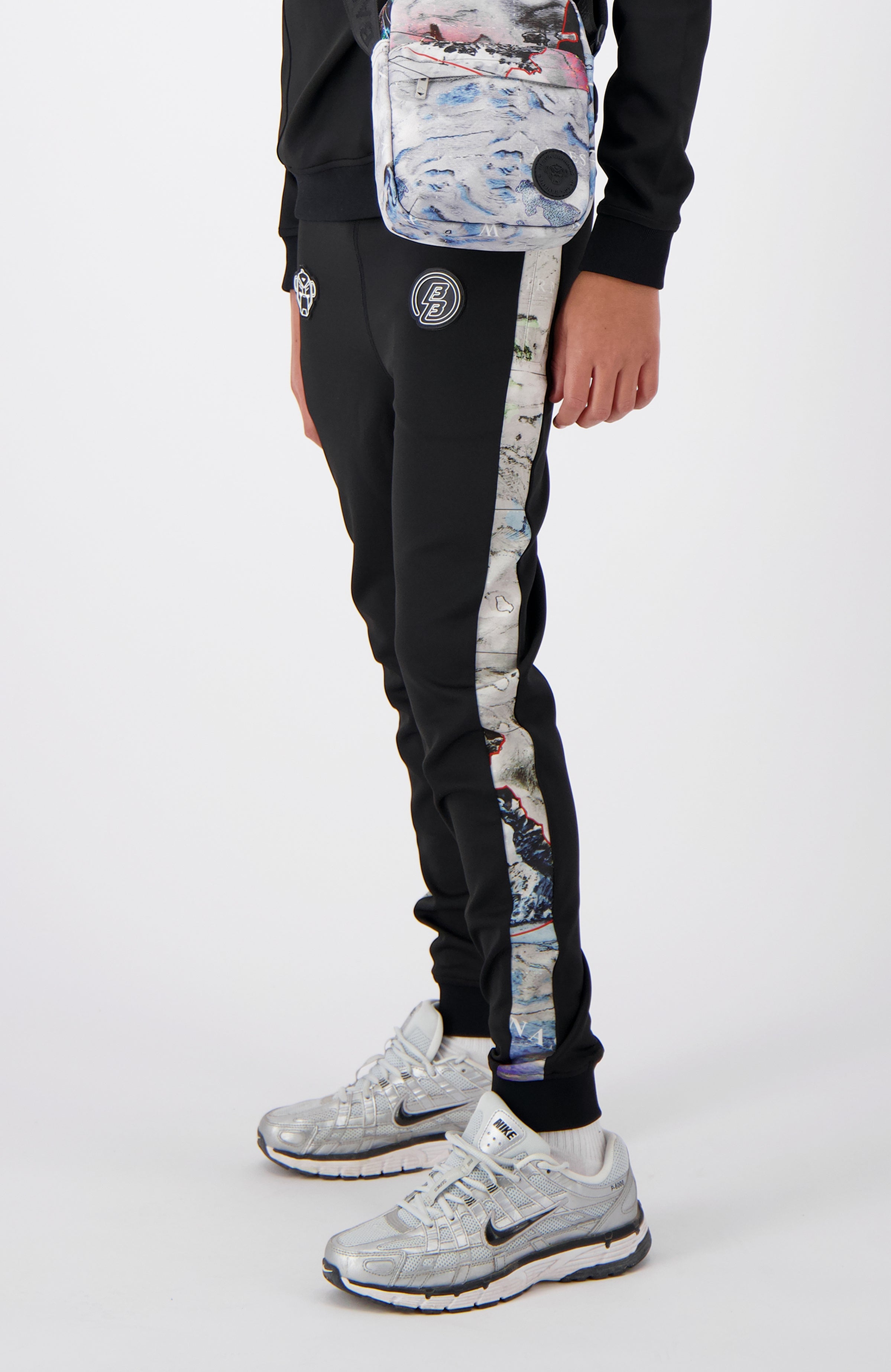 JR. SATELITE TRACKPANTS | Schwarz