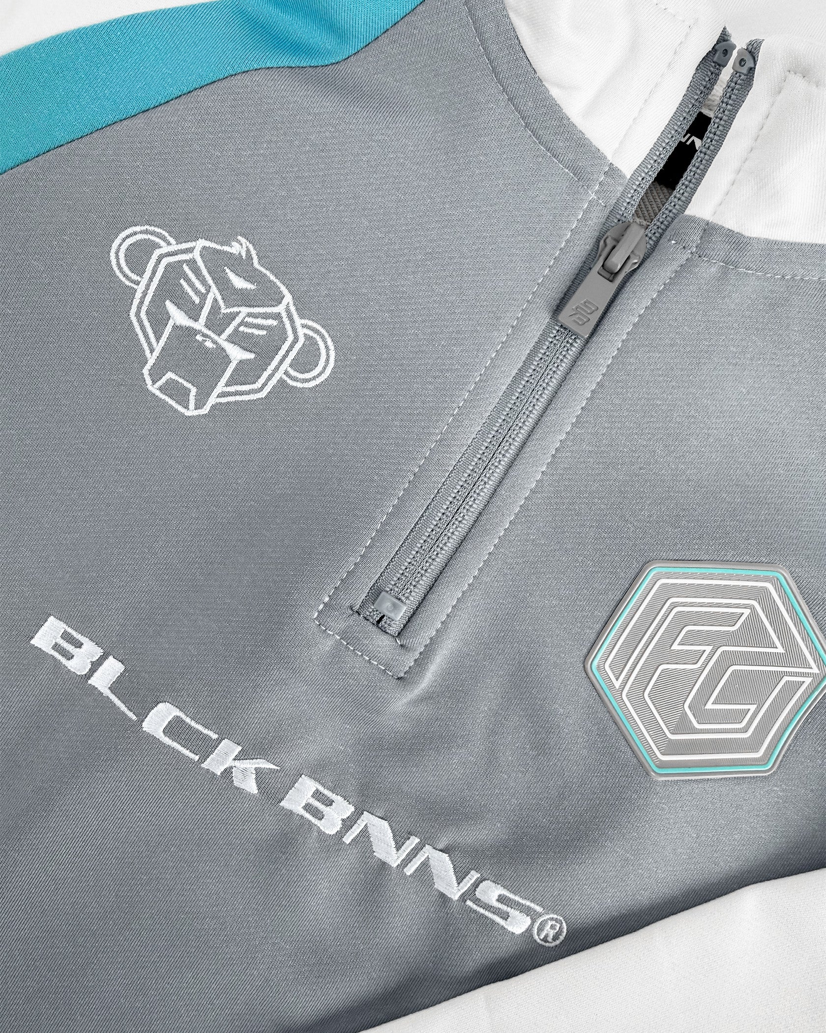 KINDER FOOTBALL | Sand