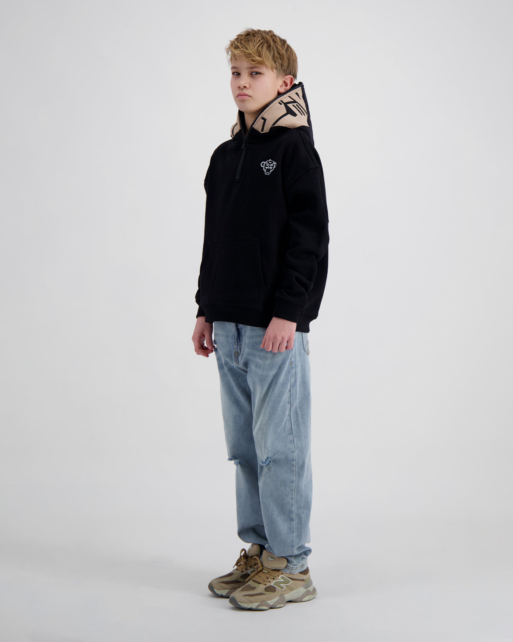 KINDERMASKE MIT KAPUZE | Schwarz