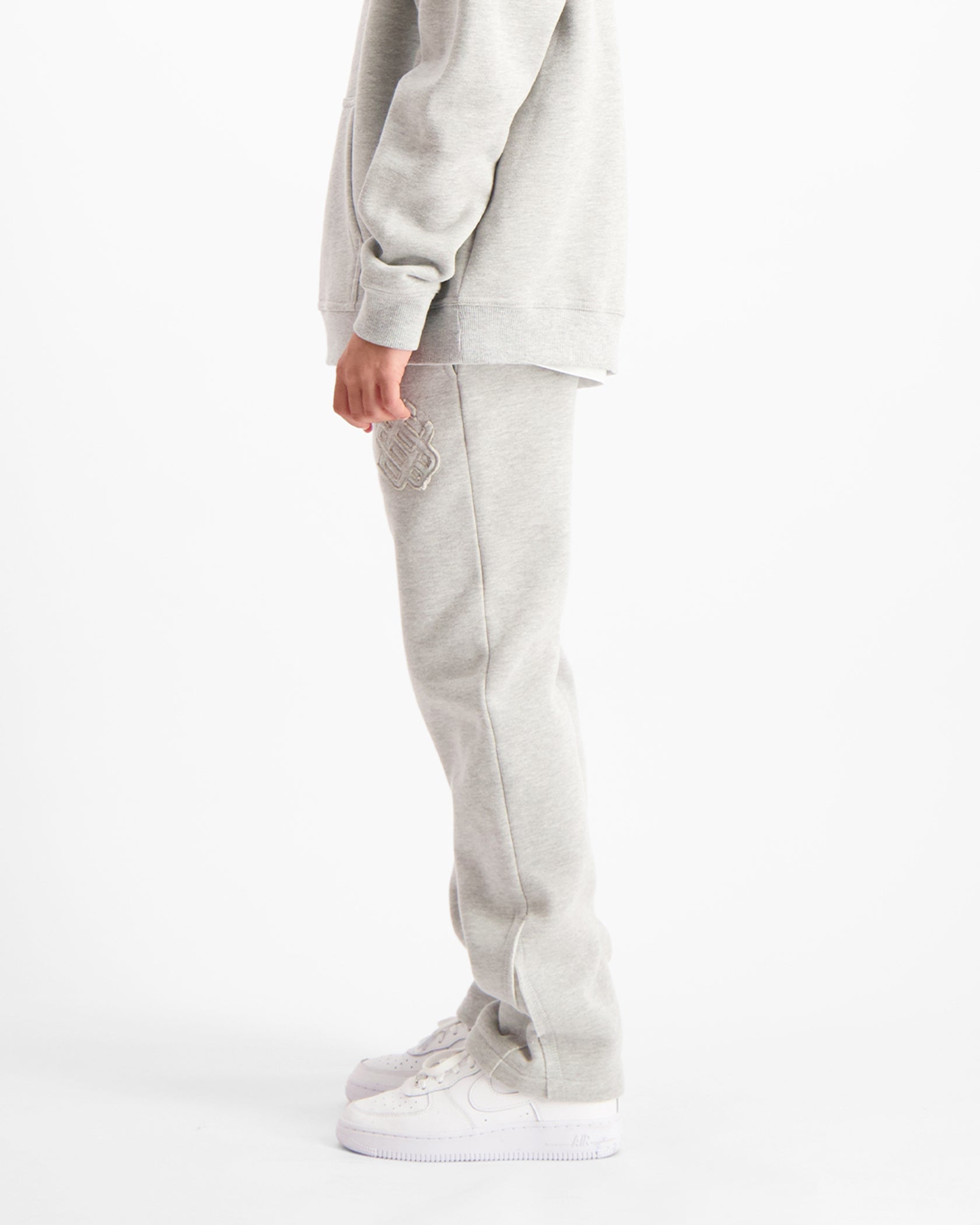 KIDS RIPPED MONOGRAM SWEATPANTS | Grau