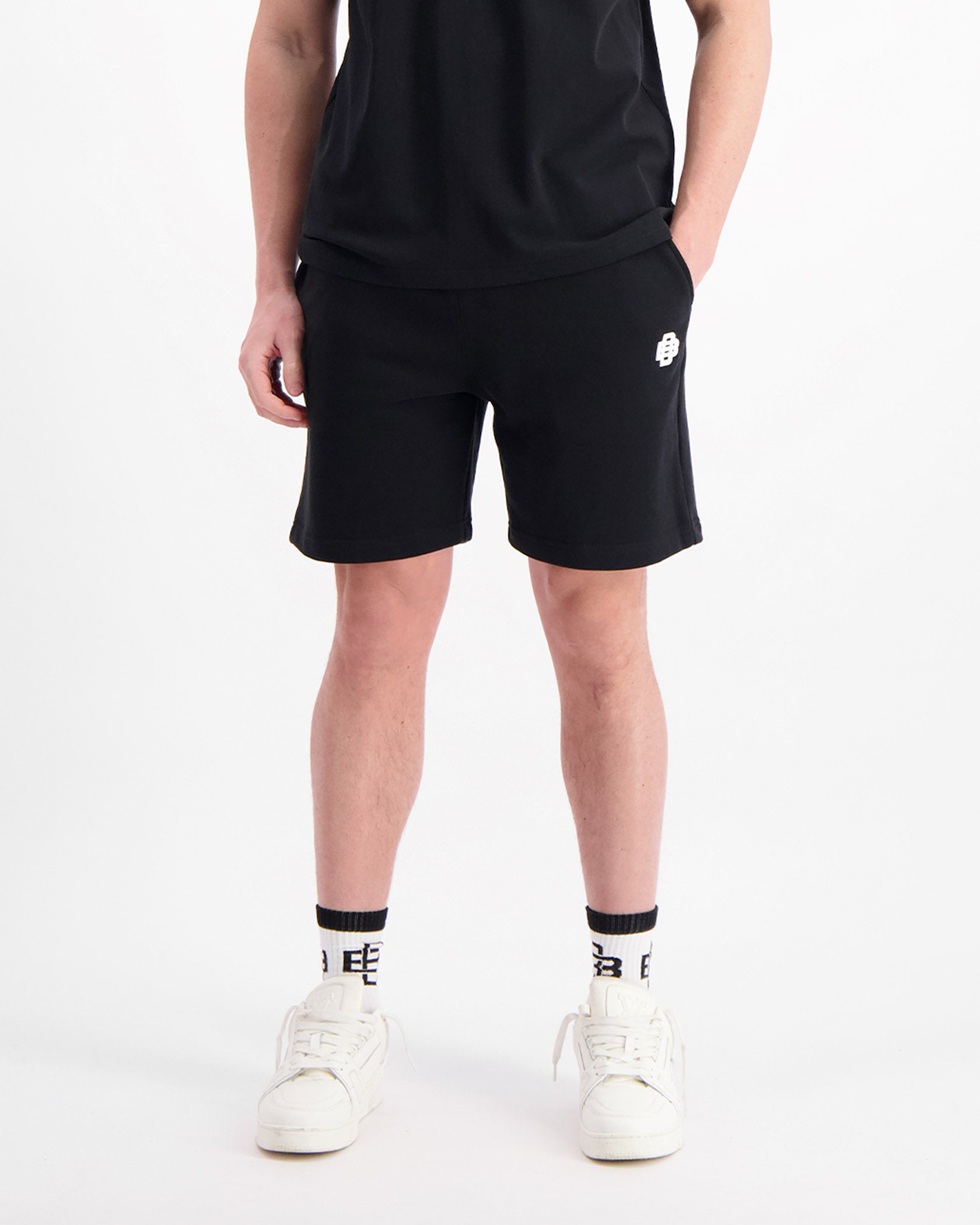 MONO RELAX SWEATSHORTS | Schwarz