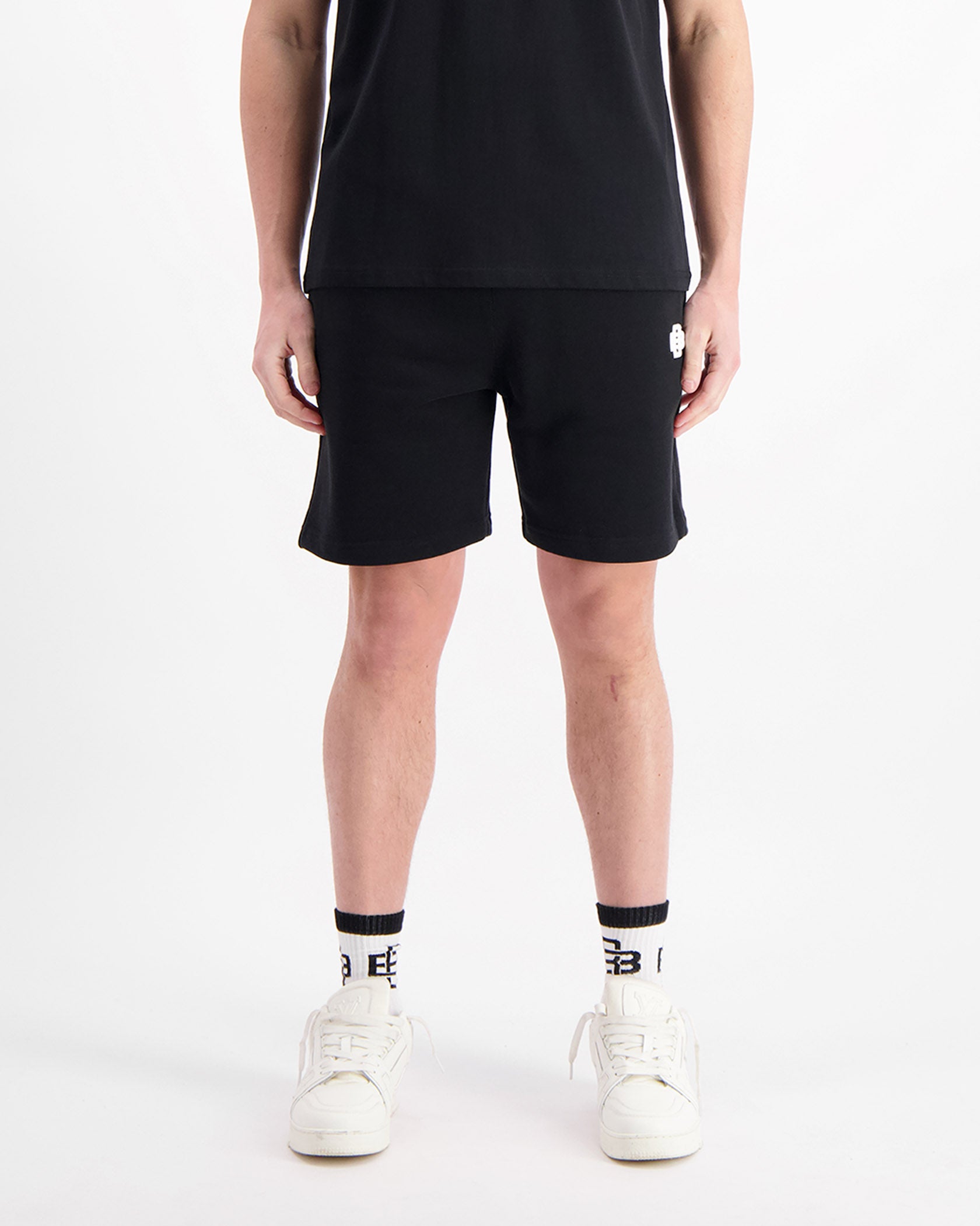 MONO RELAX SWEATSHORTS | Schwarz