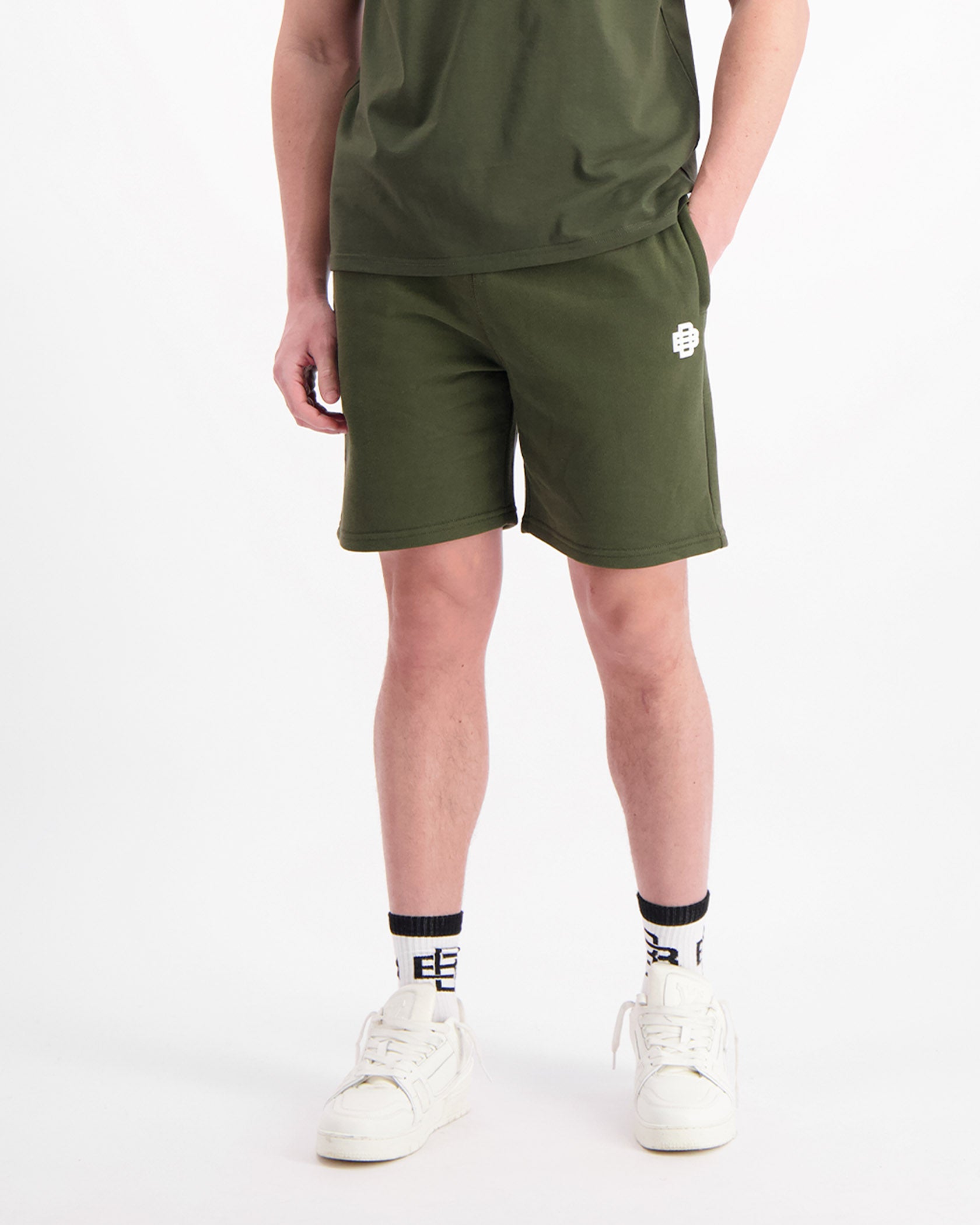 MONO RELAX SWEATSHORTS | Grün