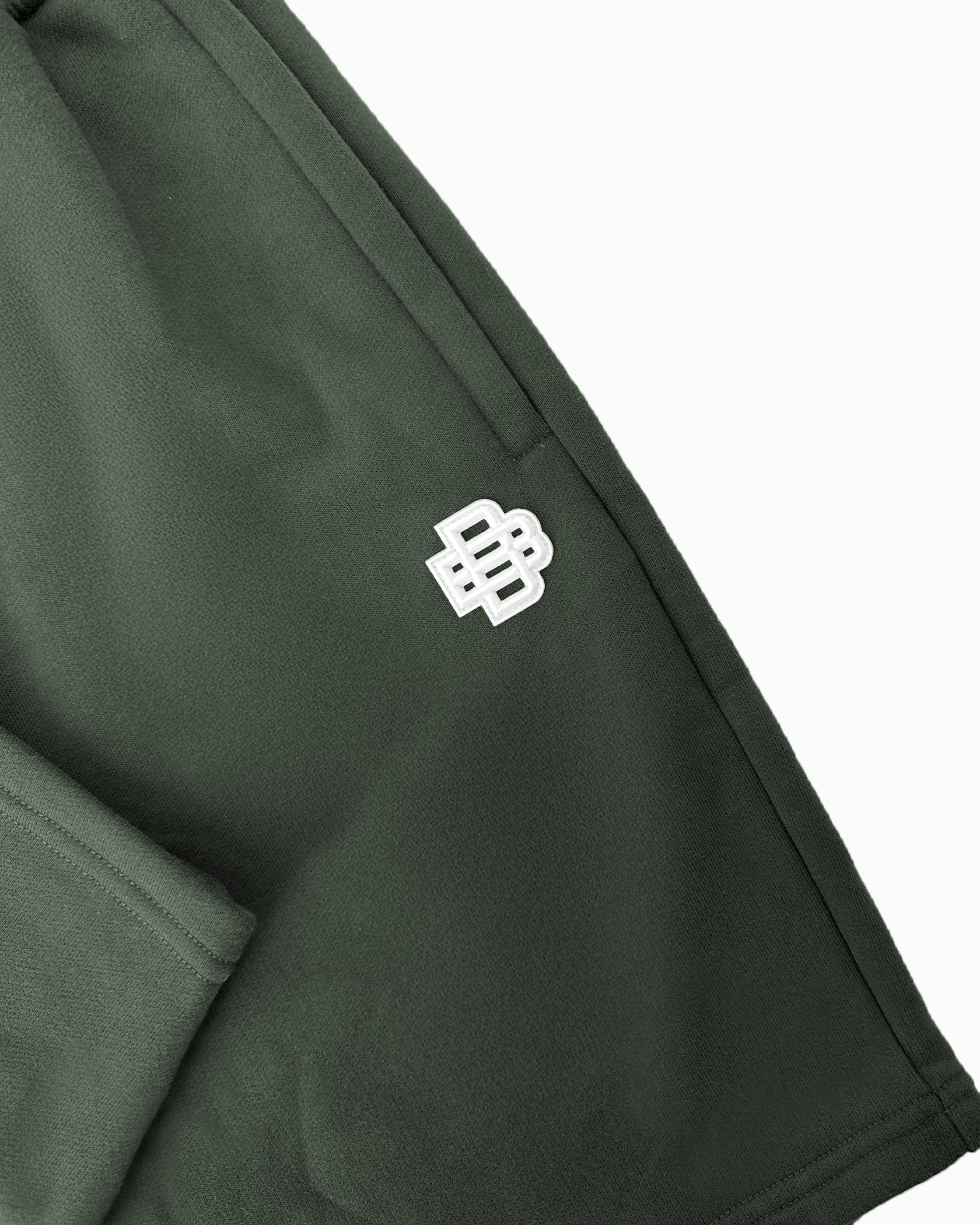 MONO RELAX SWEATSHORTS | Grün