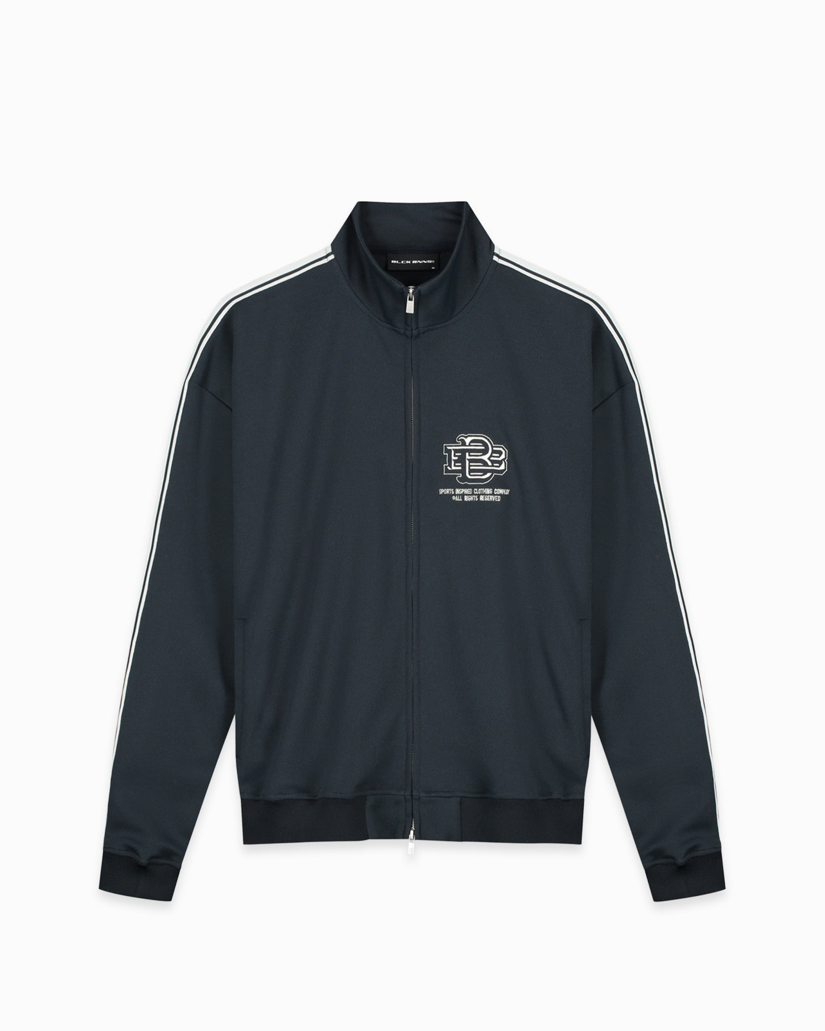 //blackbananas.monogram.225.2.04-045-product-01_{width}x.jpg?v=1756112543