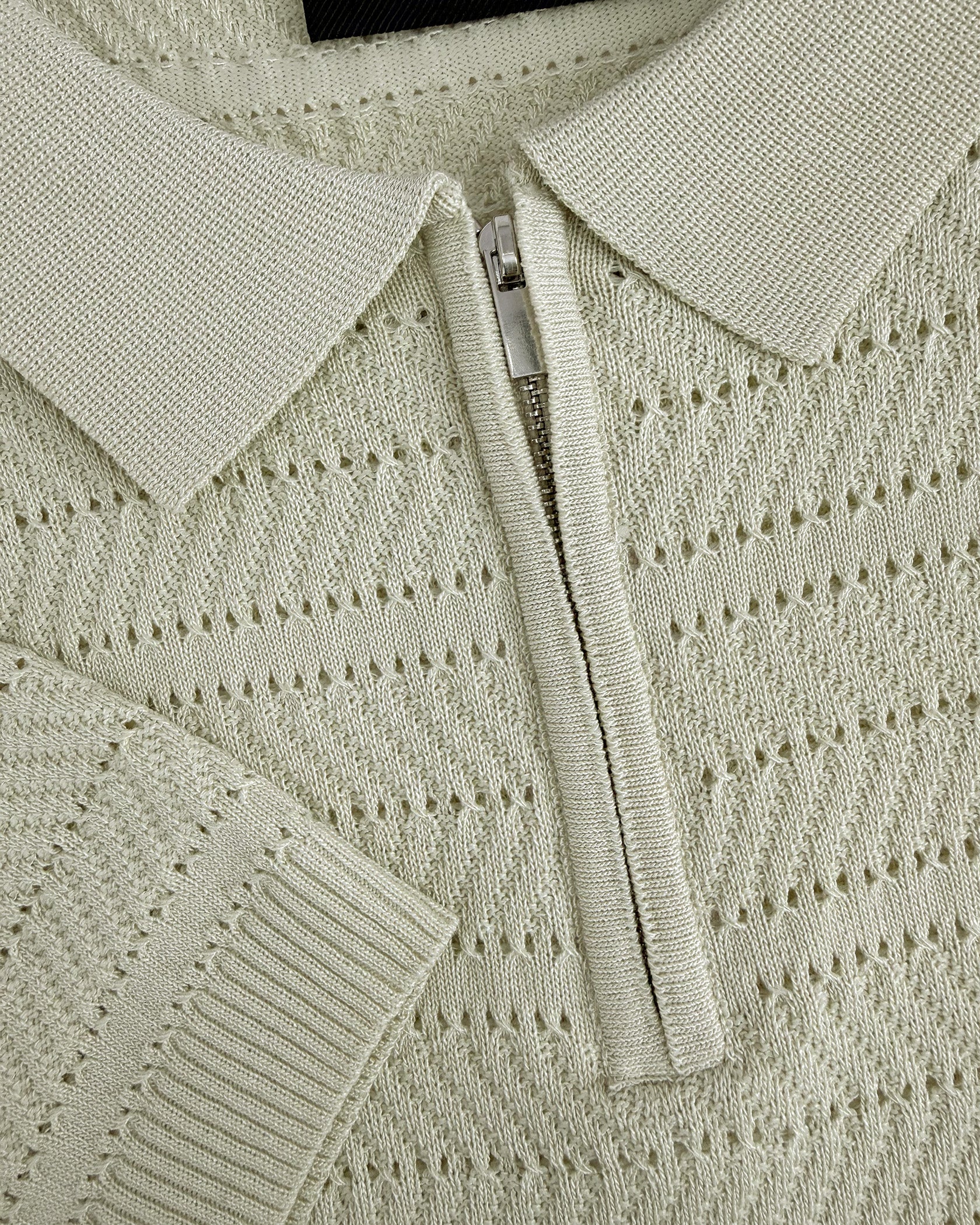 TEXTURED ZIP POLO | Grau